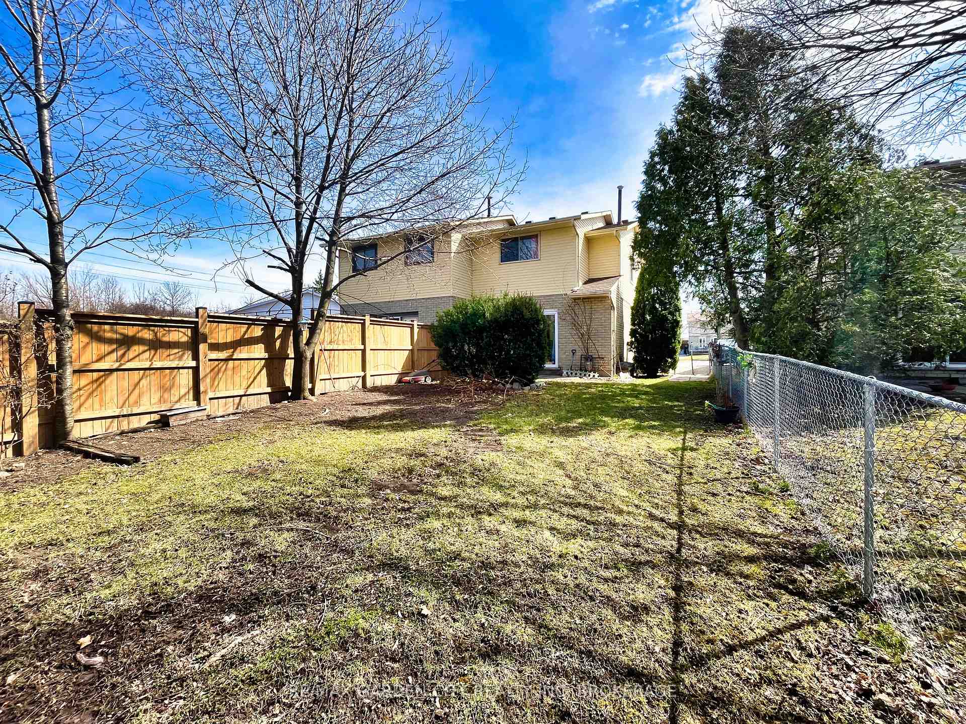 Photo 7 of 85 Oxford Street, St. Catharines, Secord Woods — HOMEH