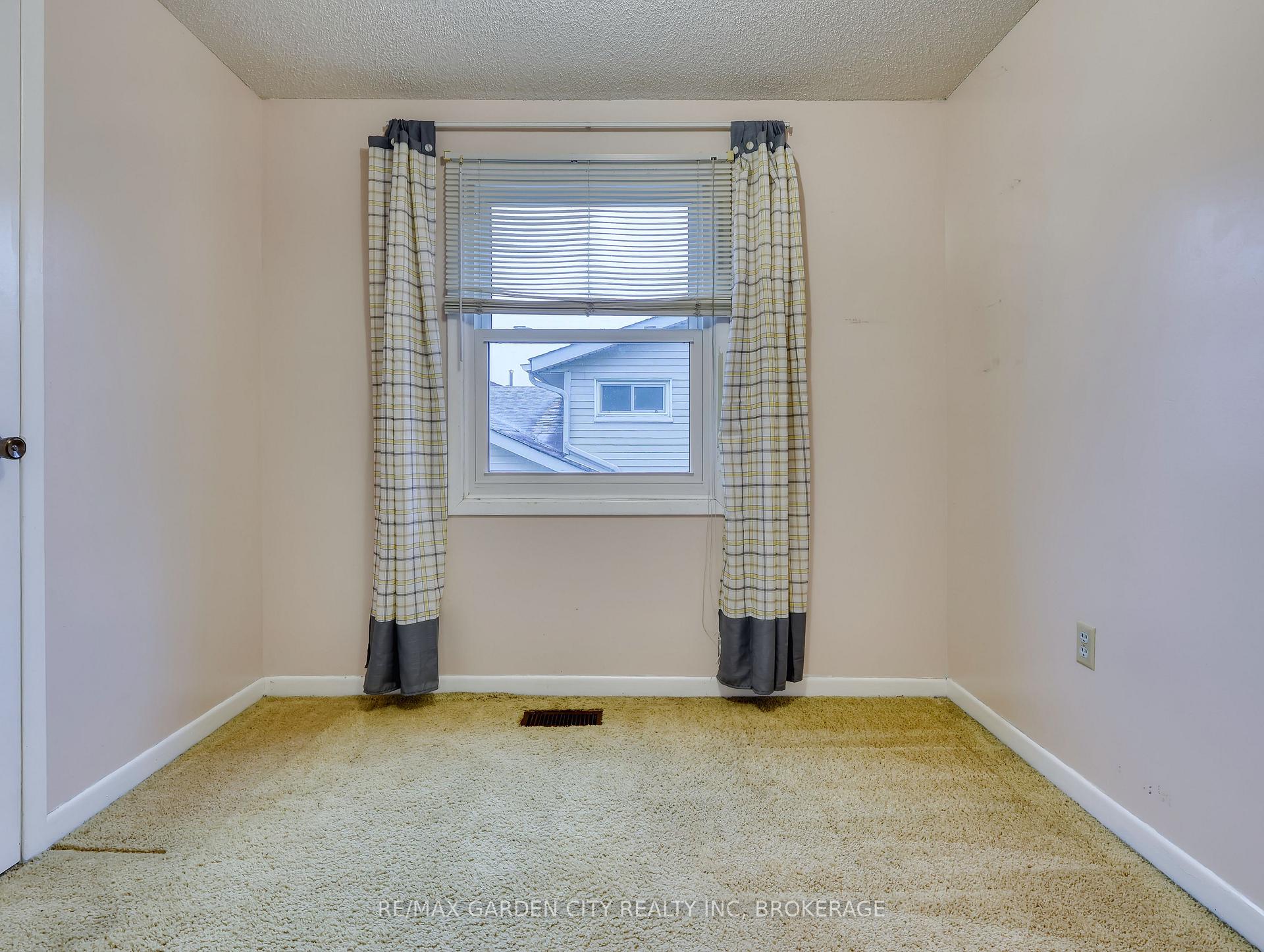 Photo 68 of 85 Oxford Street, St. Catharines, Secord Woods — HOMEH