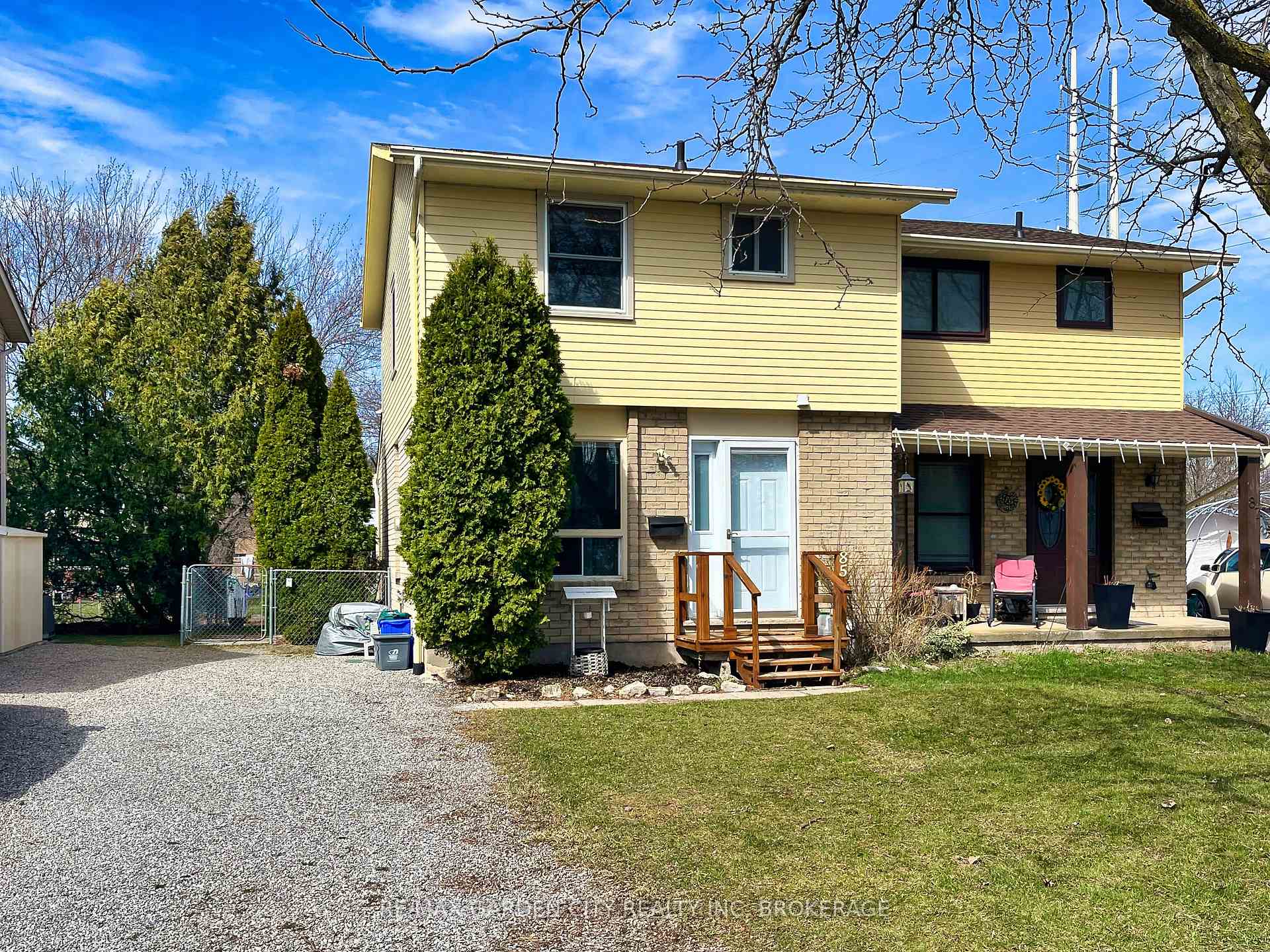 Photo 2 of 85 Oxford Street, St. Catharines, Secord Woods — HOMEH