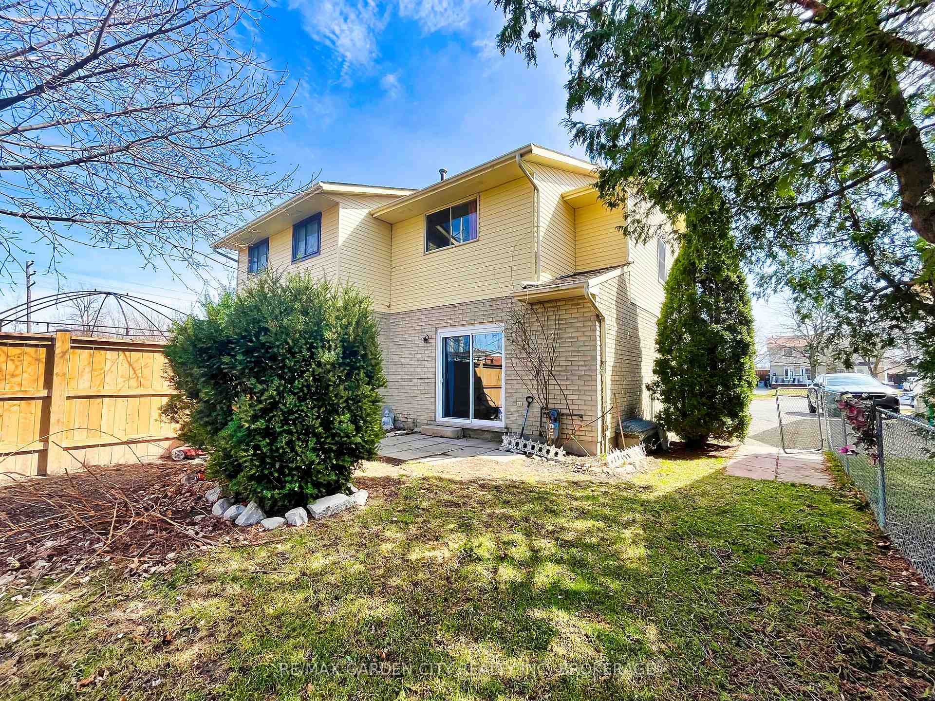 Photo 27 of 85 Oxford Street, St. Catharines, Secord Woods — HOMEH