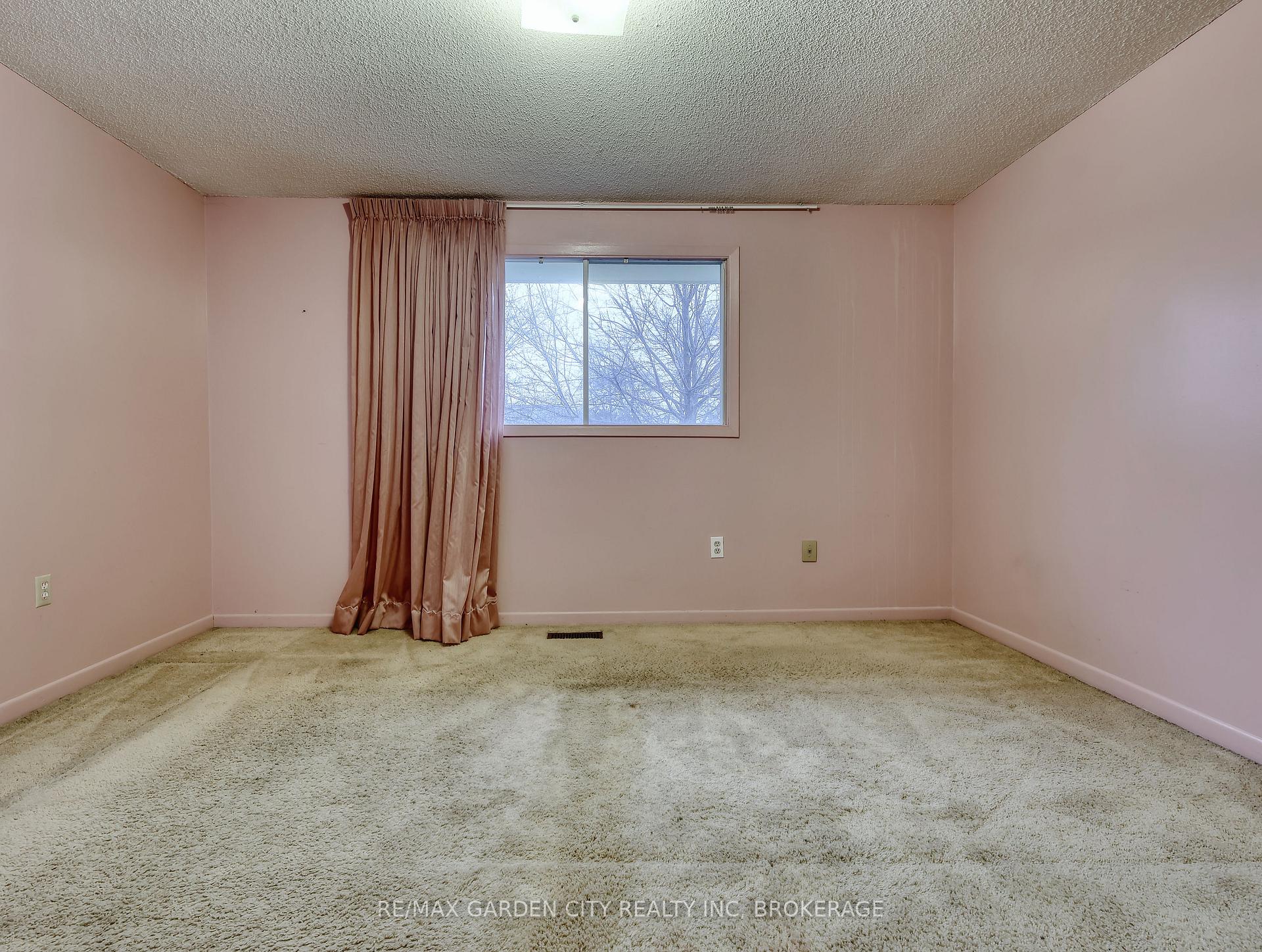 Photo 43 of 85 Oxford Street, St. Catharines, Secord Woods — HOMEH