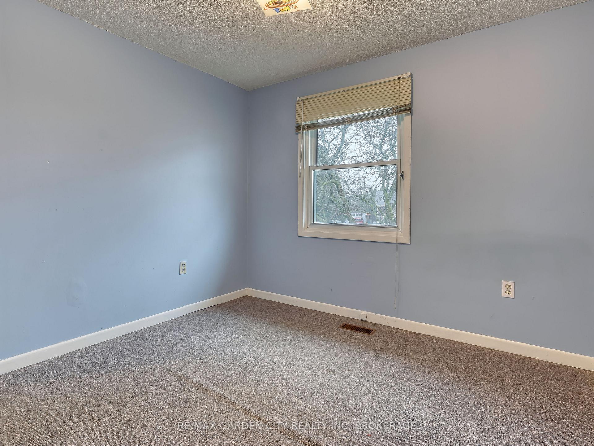 Photo 51 of 85 Oxford Street, St. Catharines, Secord Woods — HOMEH