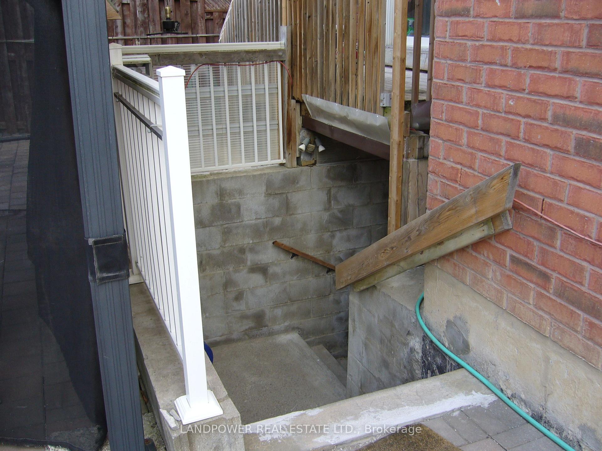 Photo 2 of 108 Madison Heights Boulevard, Markham, Berczy — HOMEH