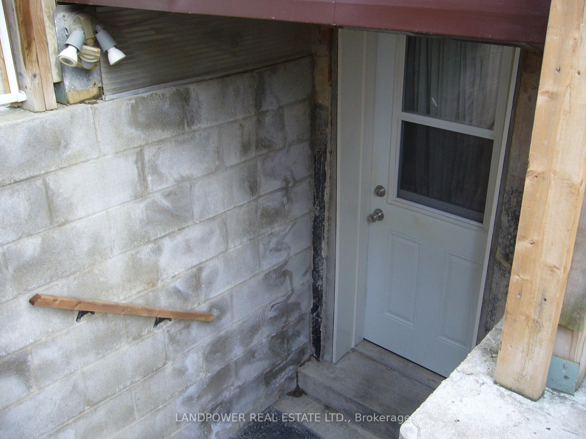 Photo 3 of 108 Madison Heights Boulevard, Markham, Berczy — HOMEH