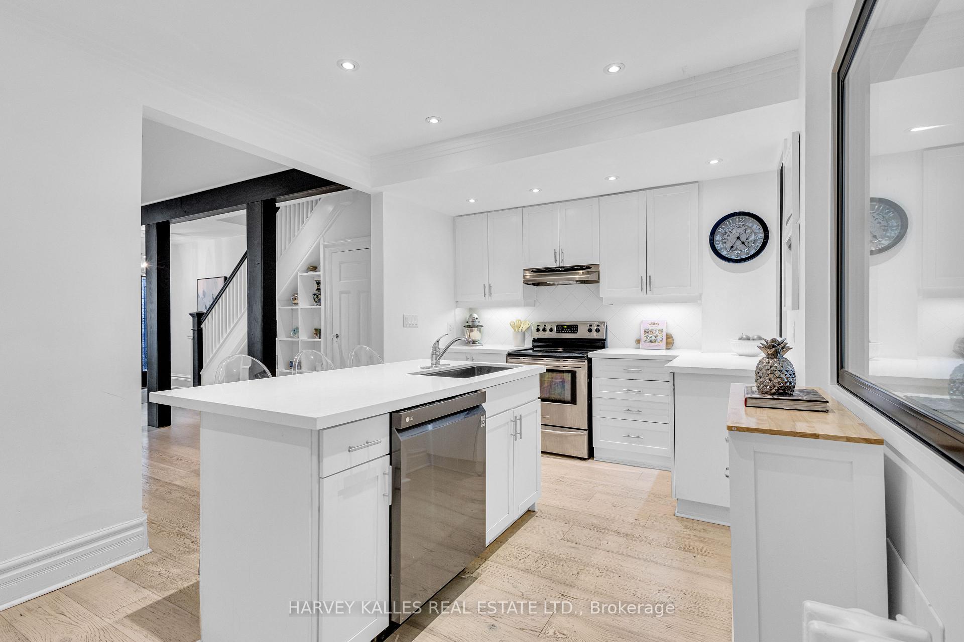 Photo 40 of 812 Duplex Avenue, Toronto, Lawrence Park South — HOMEH