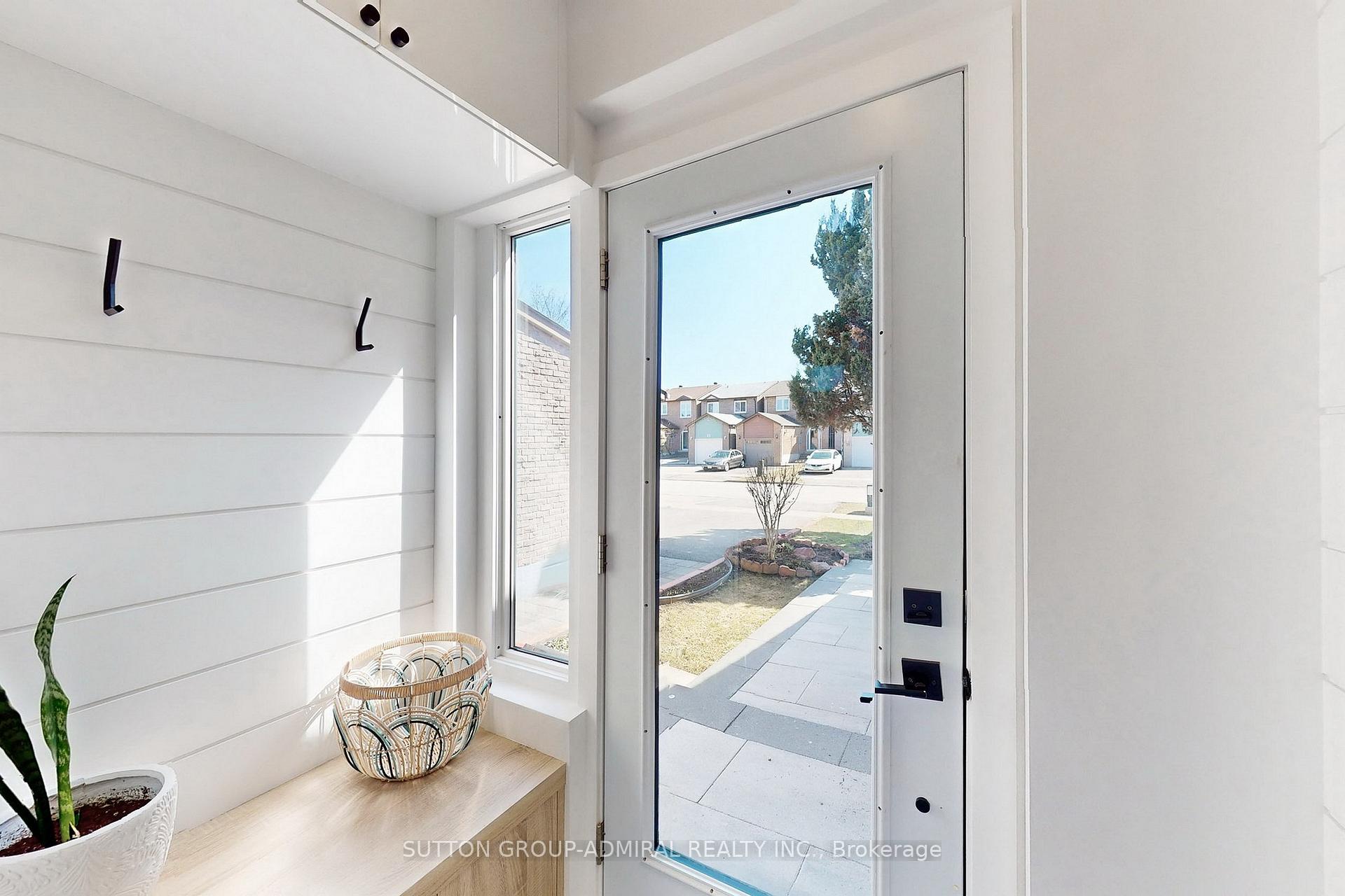 Photo 4 of 50 McClintock Crescent, Vaughan, Lakeview Estates — HOMEH