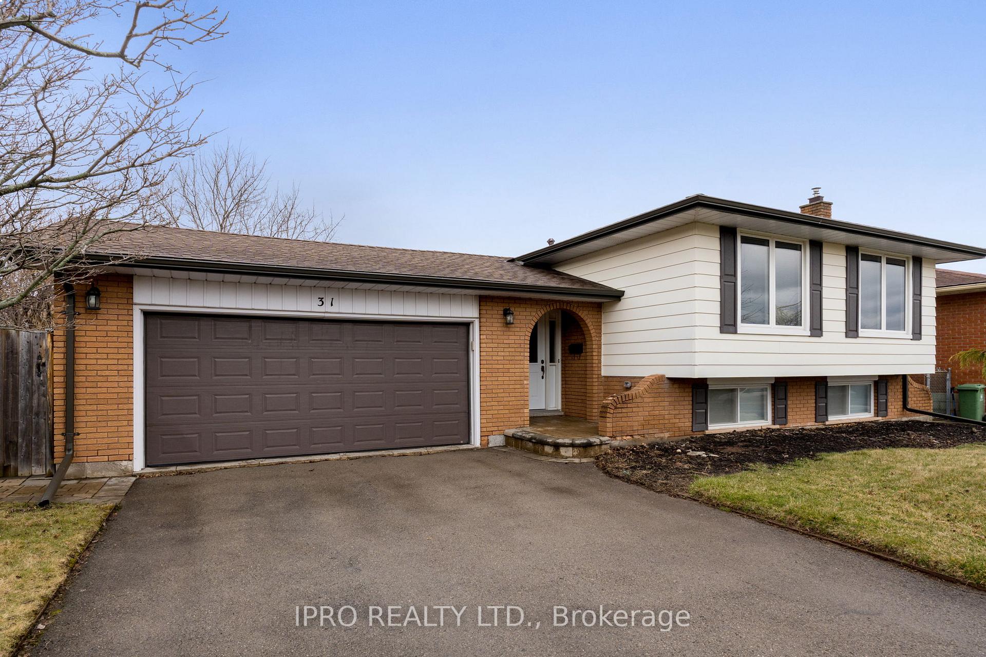 Photo 2 of 31 Green Forest Drive, Hamilton, Stoney Creek — HOMEH