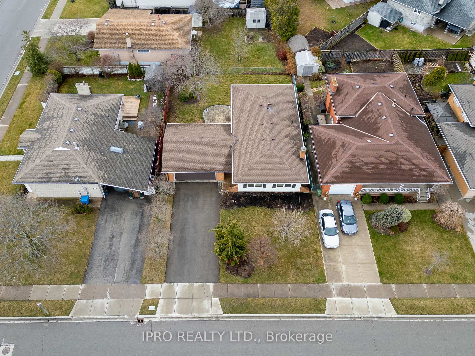 Photo 3 of 31 Green Forest Drive, Hamilton, Stoney Creek — HOMEH