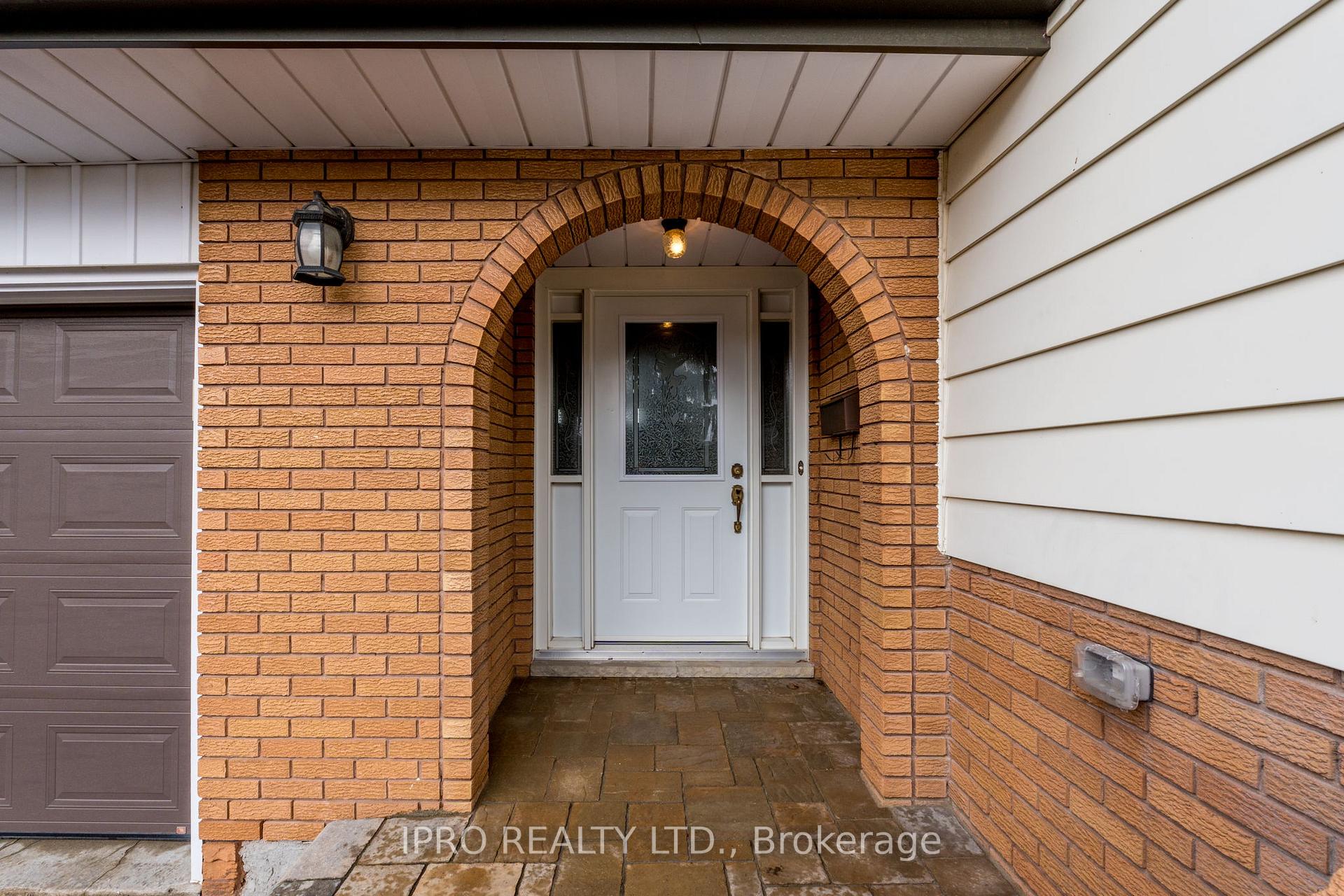 Photo 7 of 31 Green Forest Drive, Hamilton, Stoney Creek — HOMEH