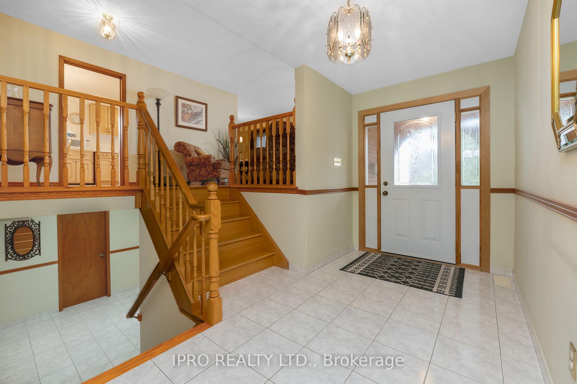 Photo 10 of 31 Green Forest Drive, Hamilton, Stoney Creek — HOMEH