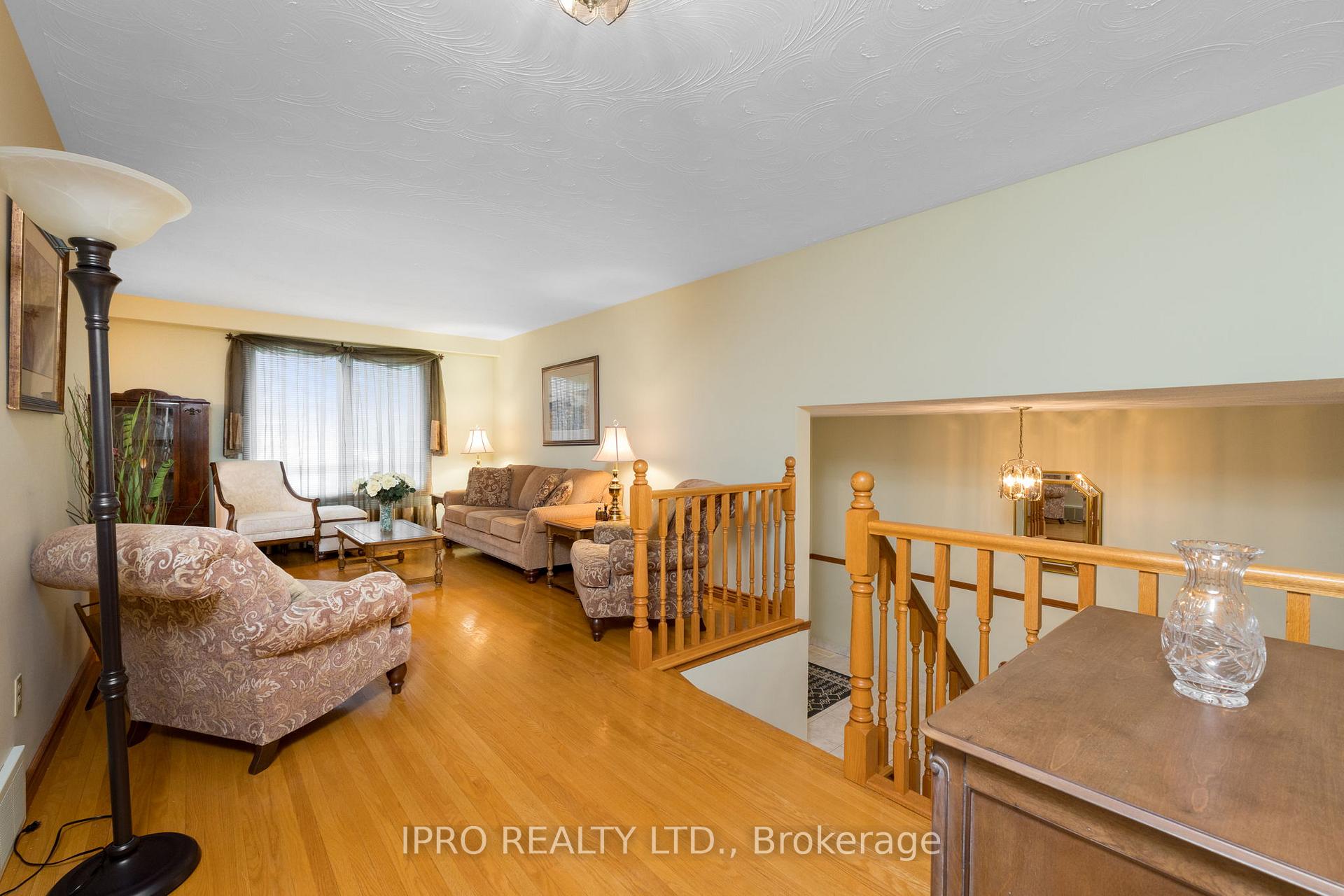 Photo 11 of 31 Green Forest Drive, Hamilton, Stoney Creek — HOMEH