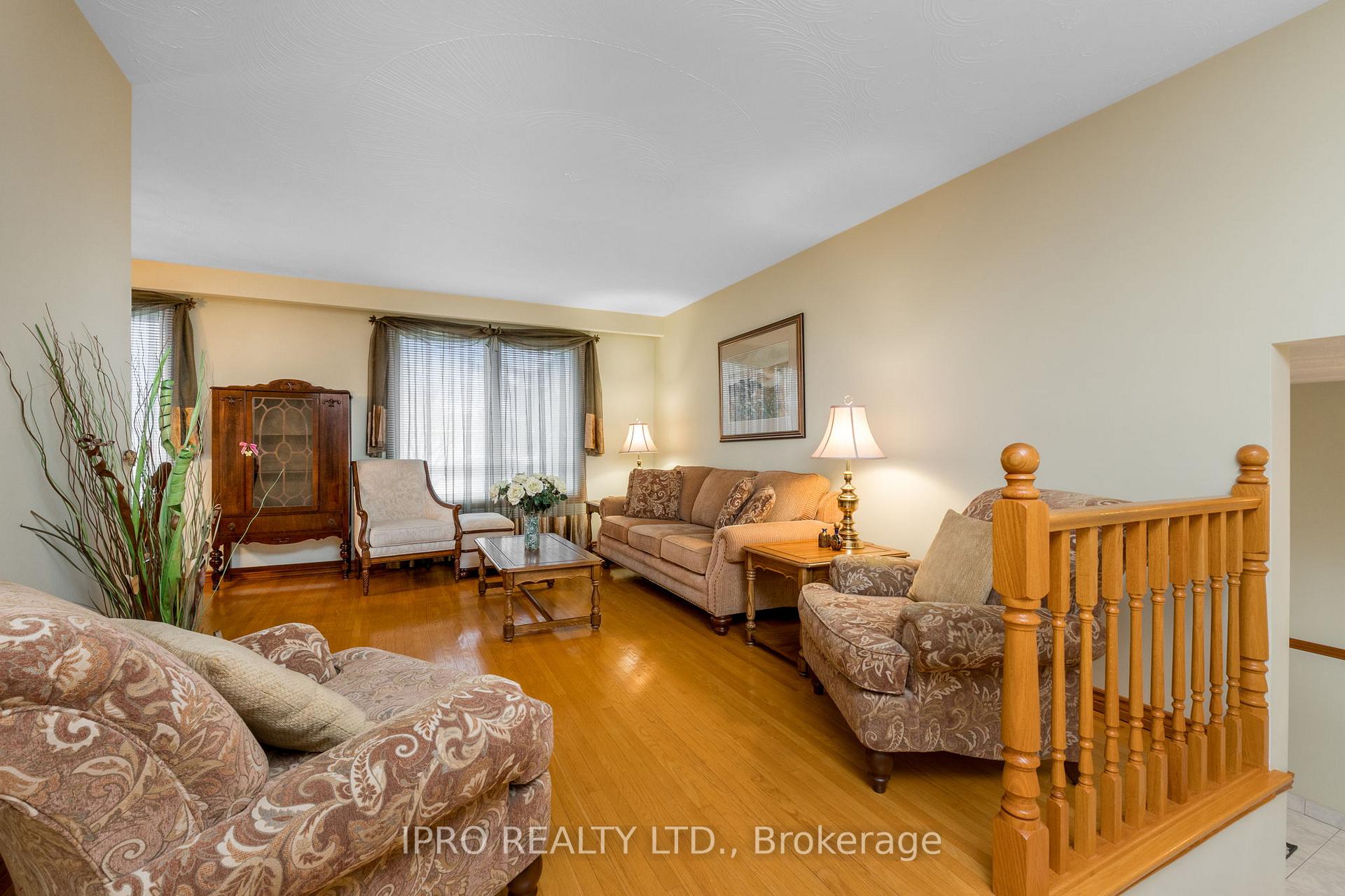 Photo 12 of 31 Green Forest Drive, Hamilton, Stoney Creek — HOMEH