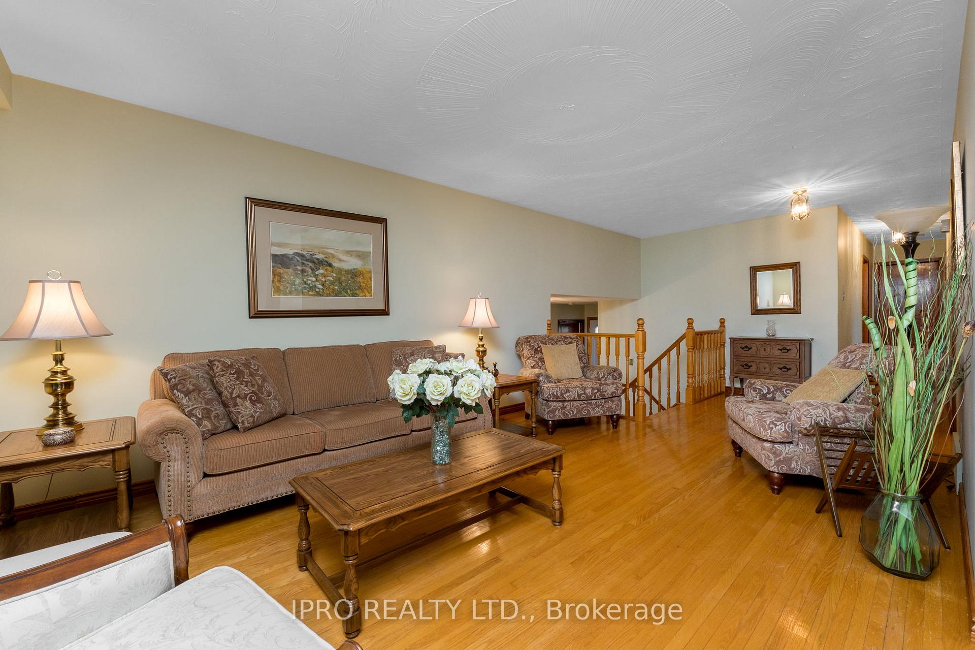Photo 13 of 31 Green Forest Drive, Hamilton, Stoney Creek — HOMEH