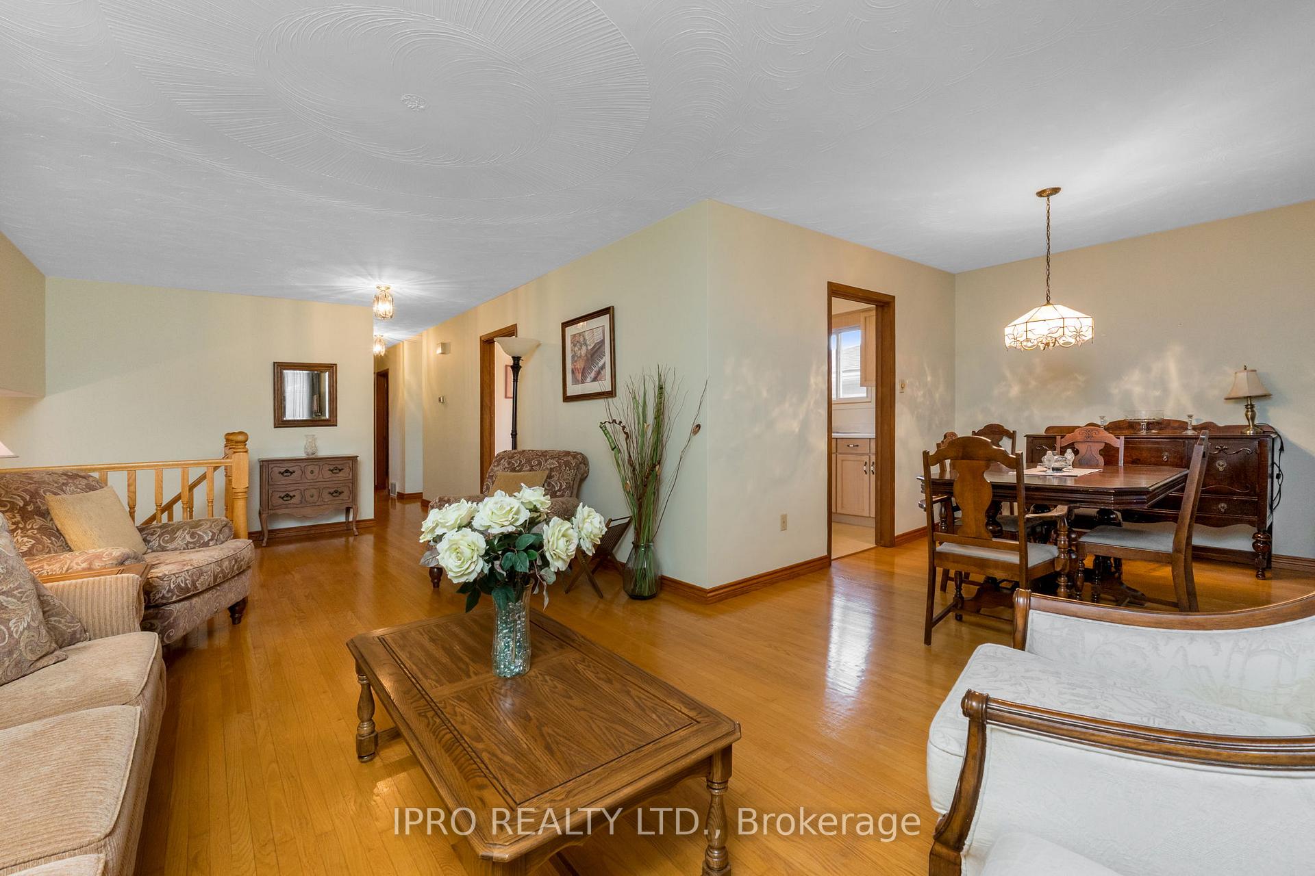 Photo 14 of 31 Green Forest Drive, Hamilton, Stoney Creek — HOMEH