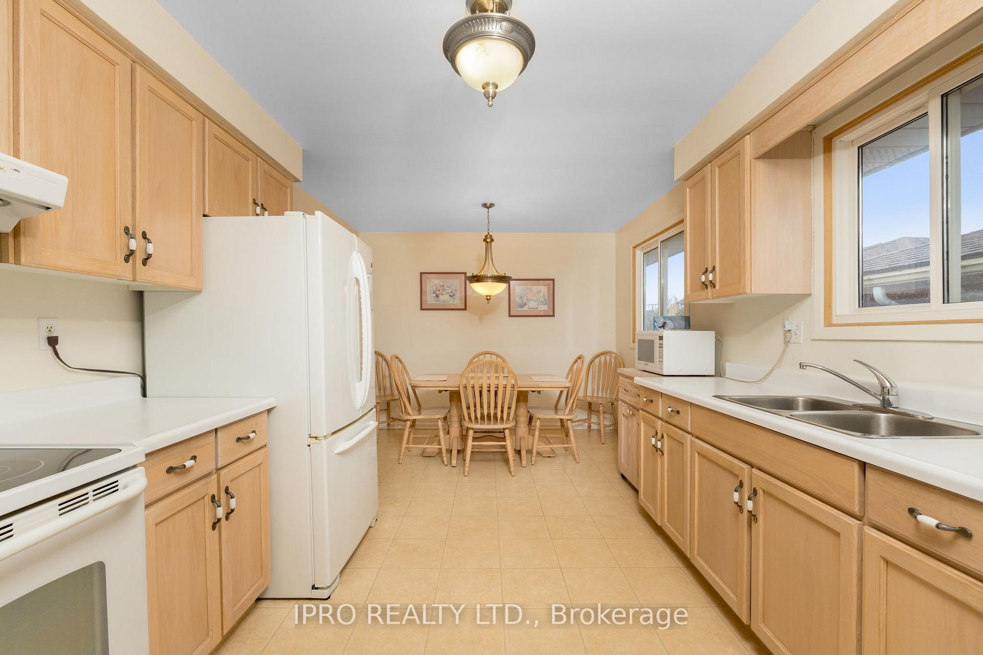 Photo 17 of 31 Green Forest Drive, Hamilton, Stoney Creek — HOMEH