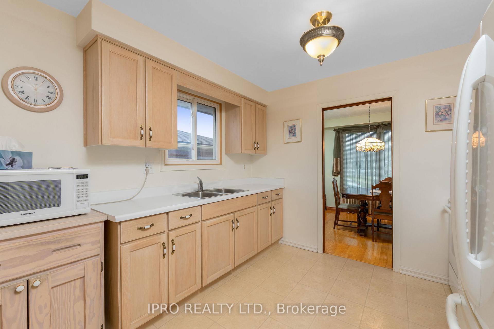 Photo 20 of 31 Green Forest Drive, Hamilton, Stoney Creek — HOMEH