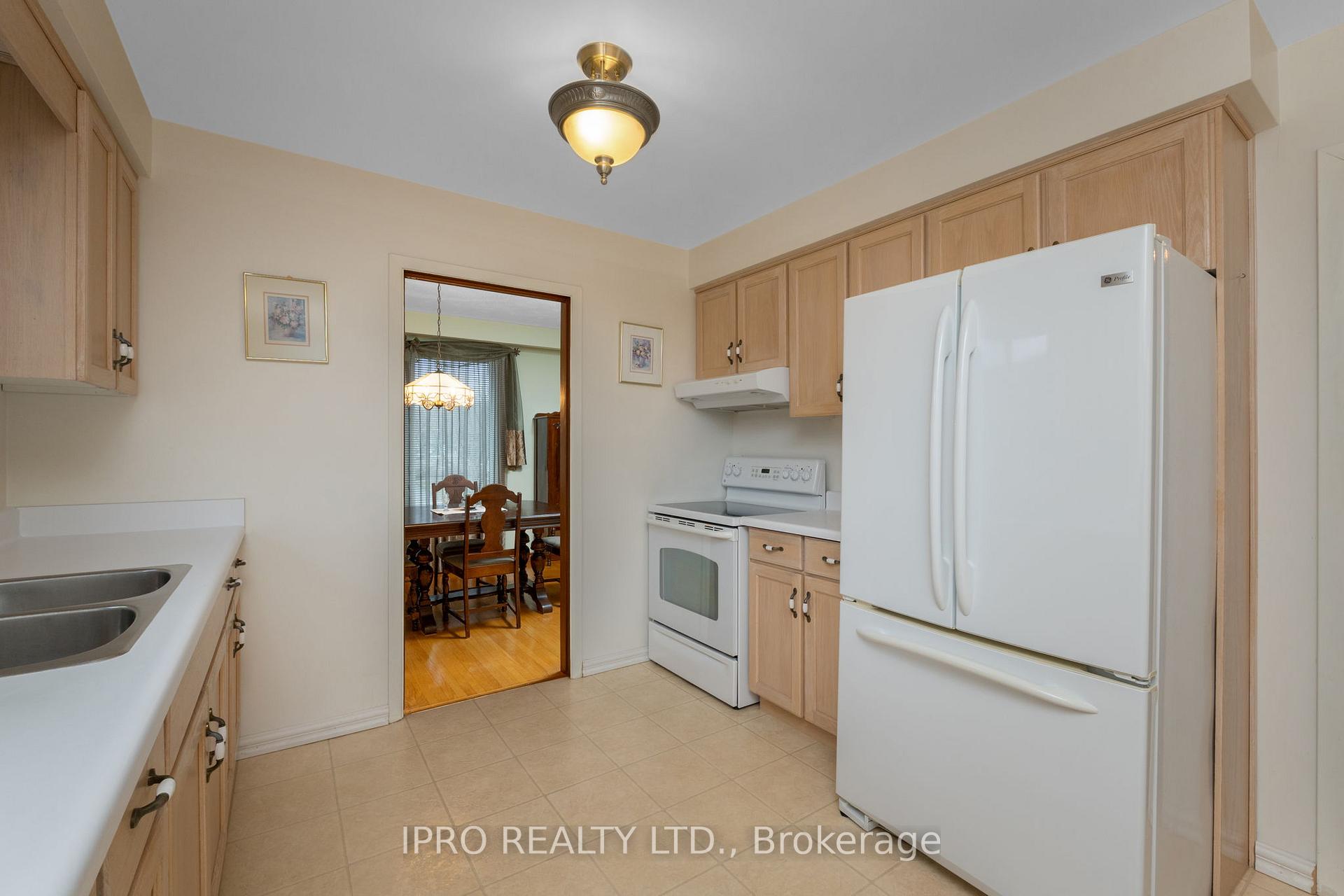 Photo 21 of 31 Green Forest Drive, Hamilton, Stoney Creek — HOMEH