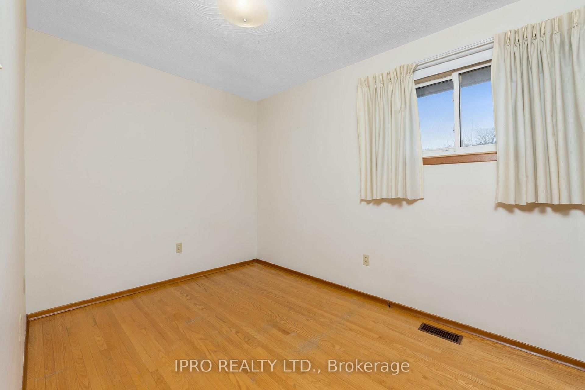 Photo 24 of 31 Green Forest Drive, Hamilton, Stoney Creek — HOMEH