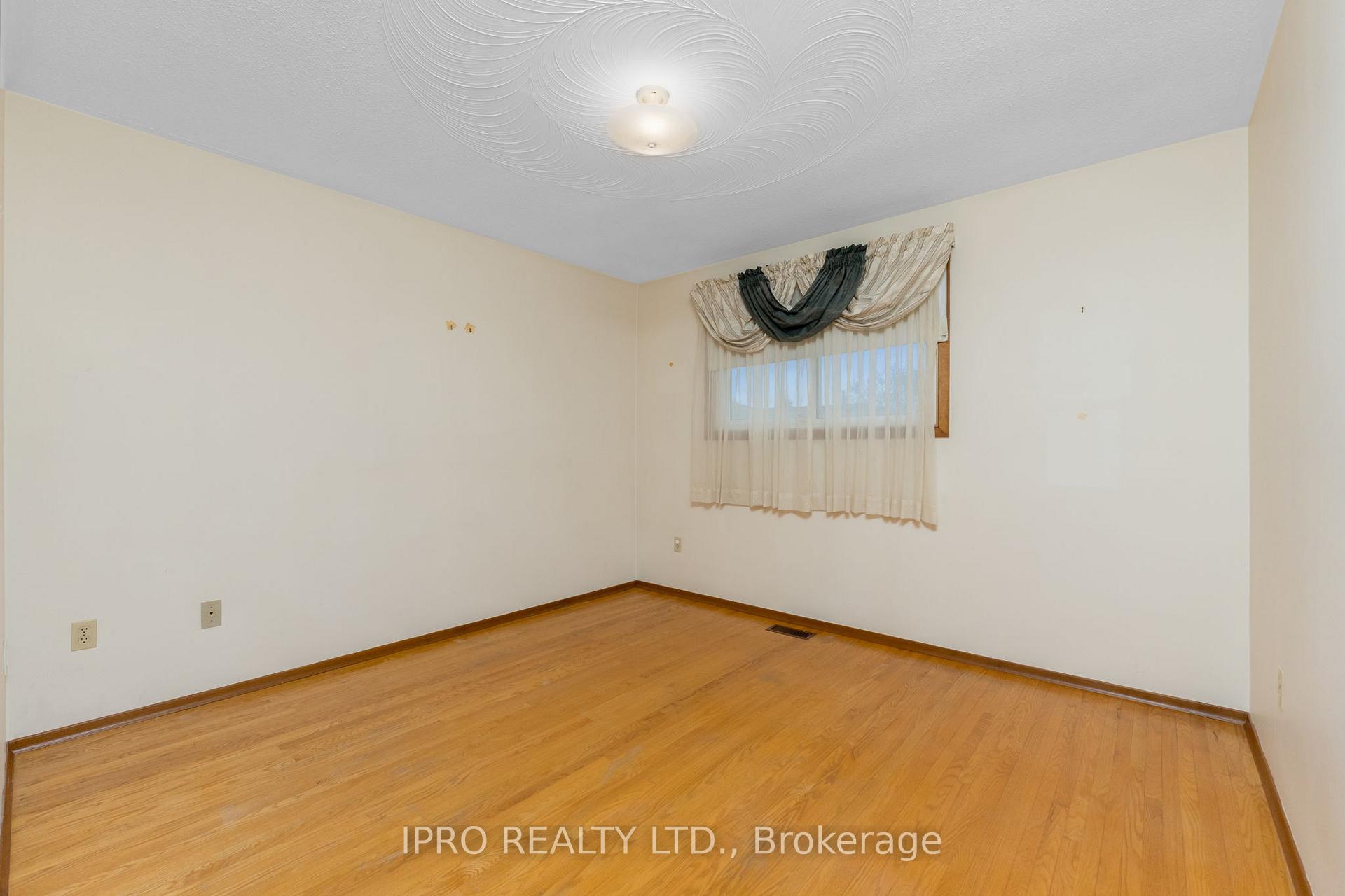 Photo 26 of 31 Green Forest Drive, Hamilton, Stoney Creek — HOMEH