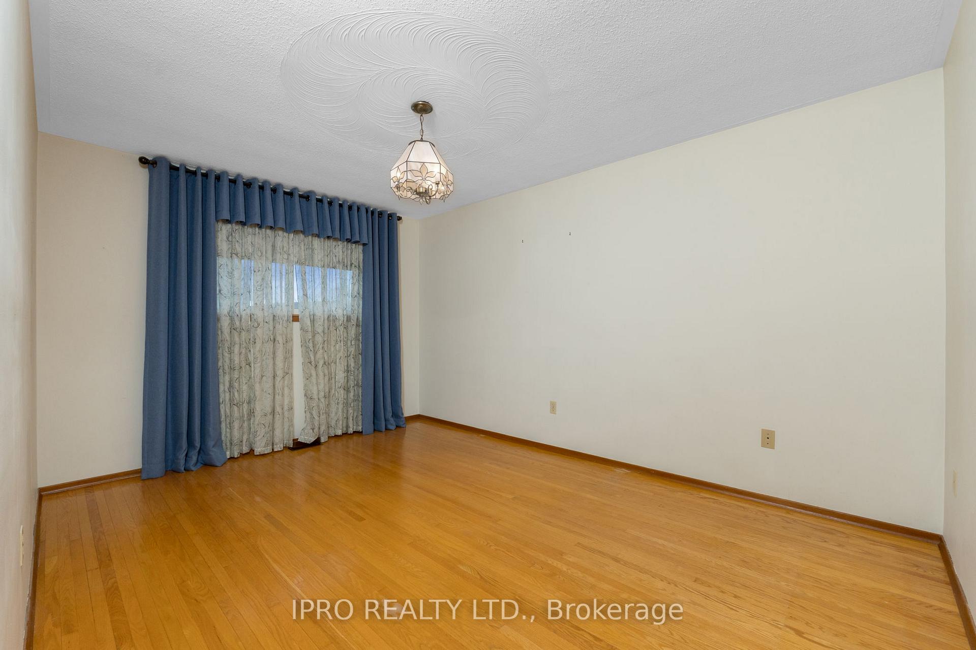 Photo 28 of 31 Green Forest Drive, Hamilton, Stoney Creek — HOMEH