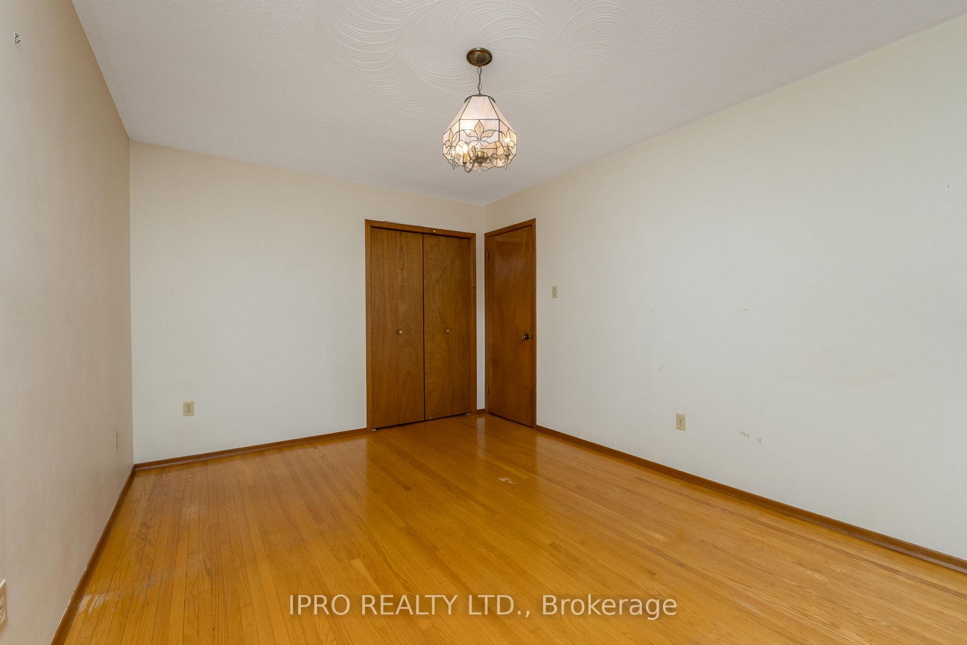 Photo 29 of 31 Green Forest Drive, Hamilton, Stoney Creek — HOMEH