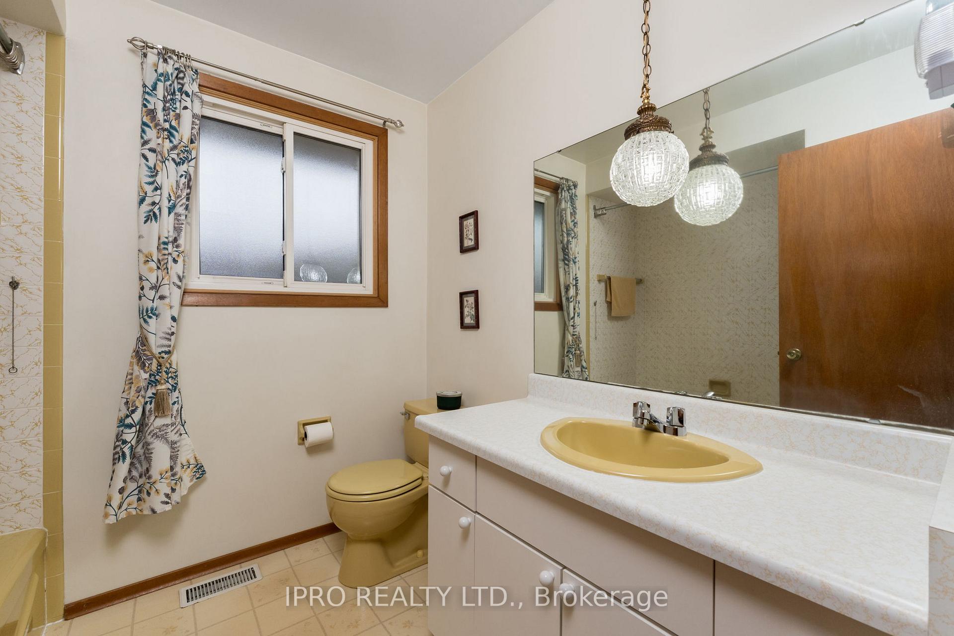 Photo 30 of 31 Green Forest Drive, Hamilton, Stoney Creek — HOMEH