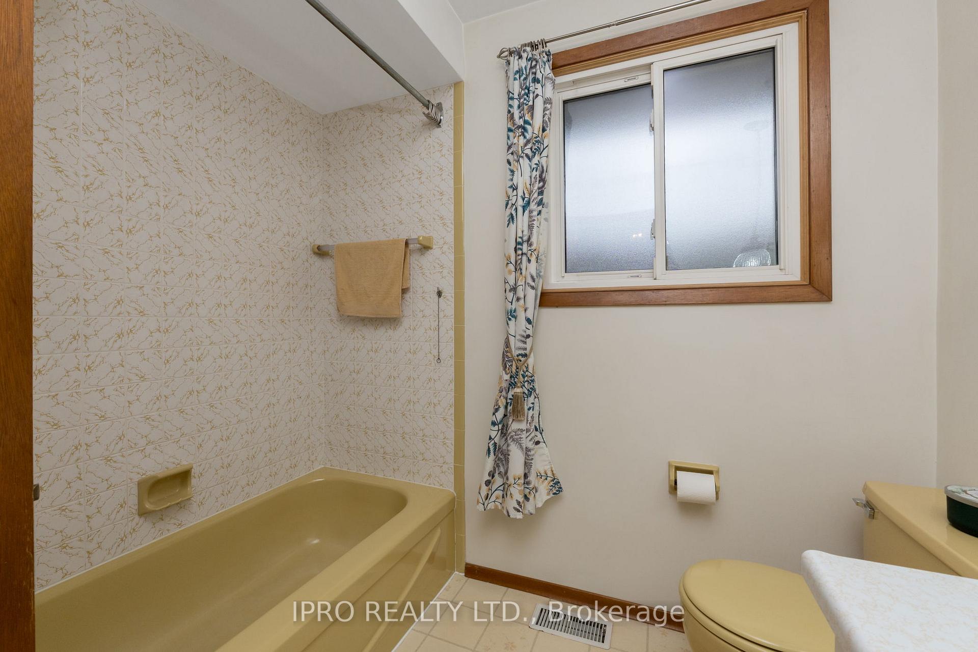 Photo 31 of 31 Green Forest Drive, Hamilton, Stoney Creek — HOMEH