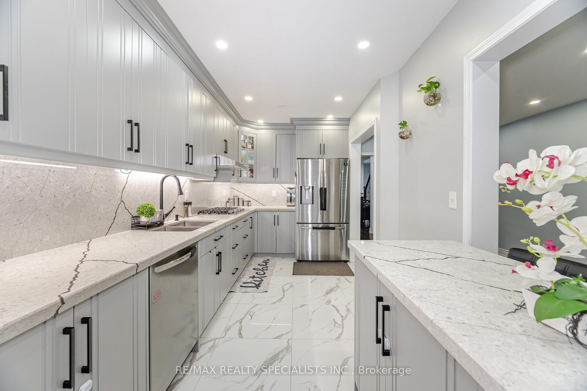 Photo 7 of 4 Osgoode Drive, Brampton, Bram East — HOMEH