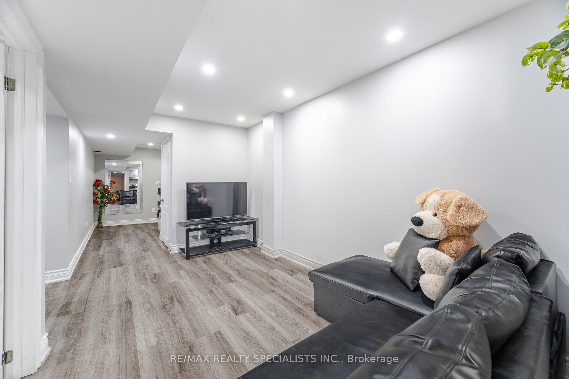 Photo 33 of 4 Osgoode Drive, Brampton, Bram East — HOMEH