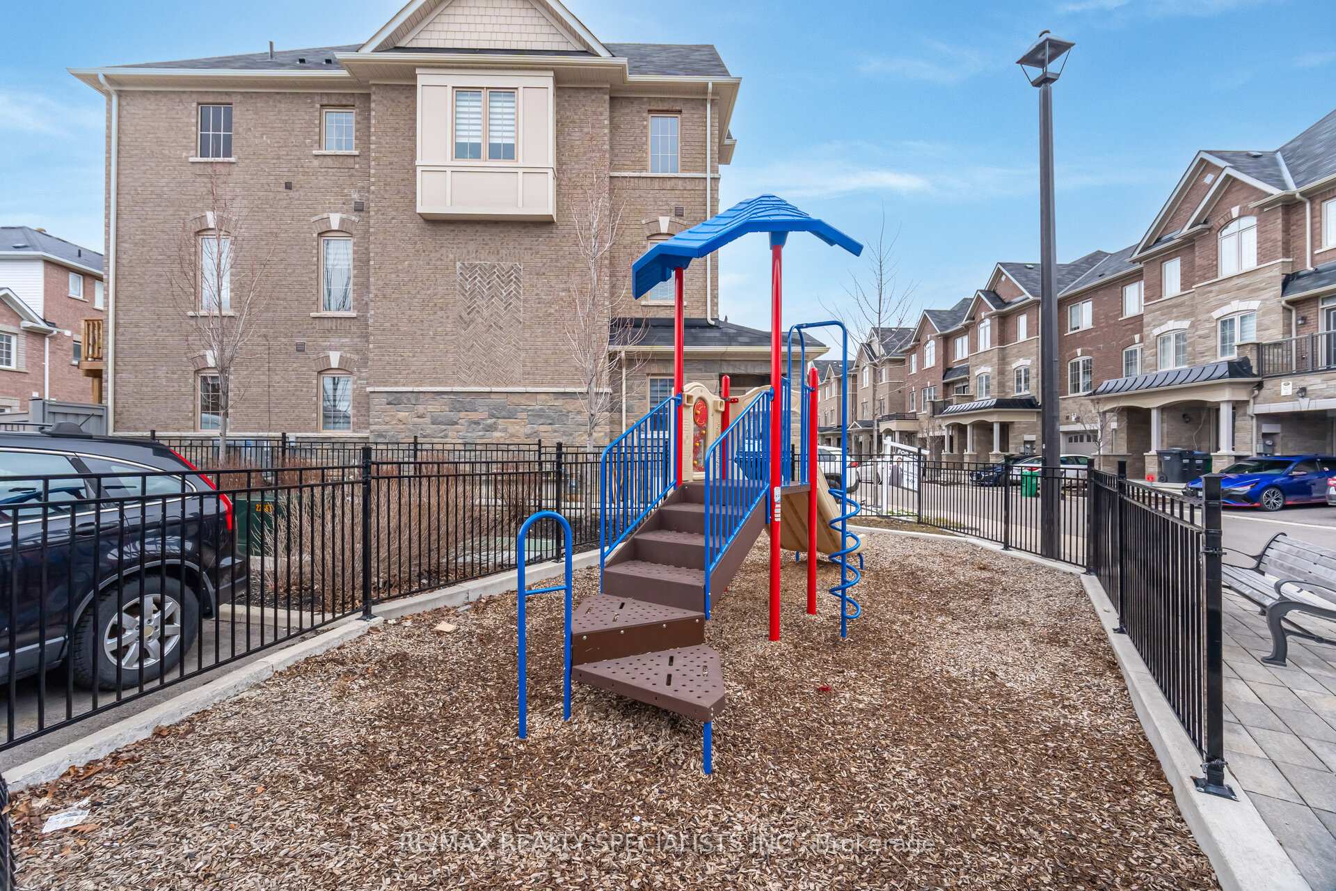Photo 45 of 4 Osgoode Drive, Brampton, Bram East — HOMEH