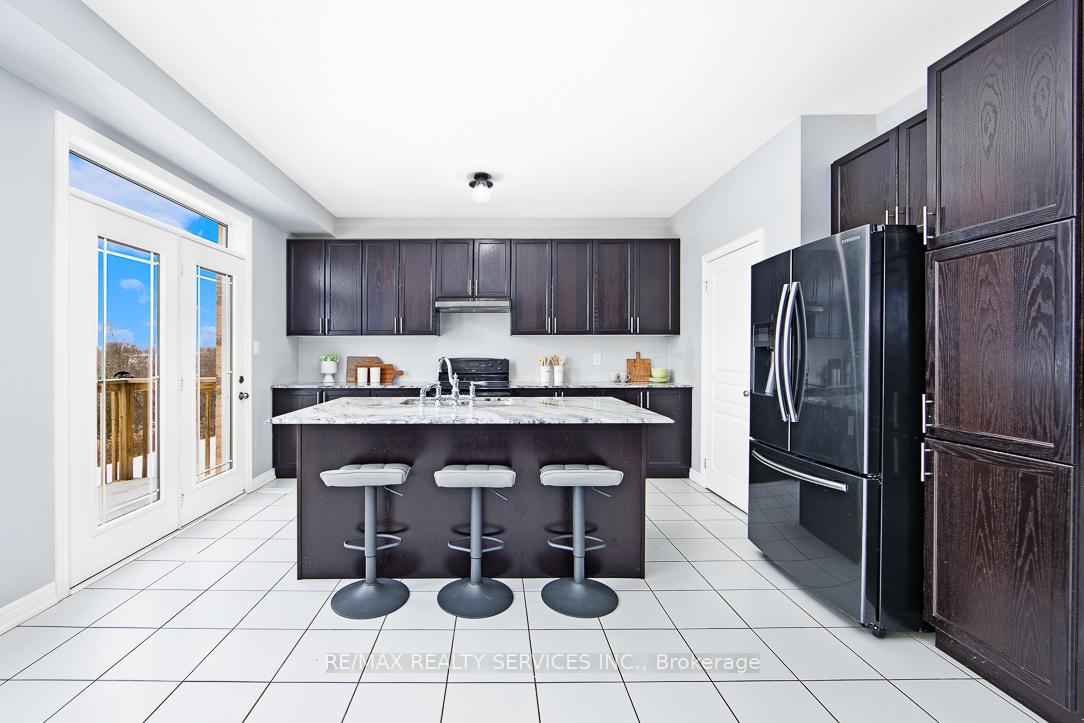 Photo 12 of 969 Green Street, Innisfil, Lefroy — HOMEH