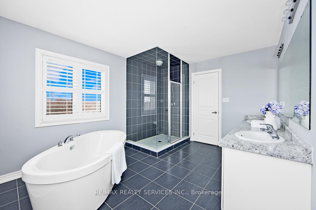 Photo 17 of 969 Green Street, Innisfil, Lefroy — HOMEH