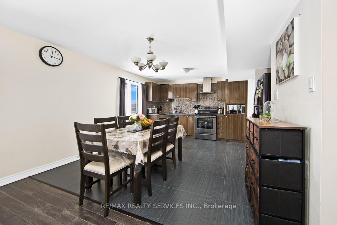 Photo 25 of 969 Green Street, Innisfil, Lefroy — HOMEH