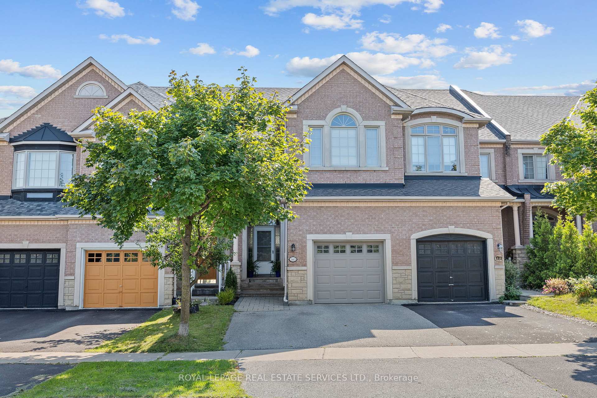 Front of 140 Kingsbridge Circle