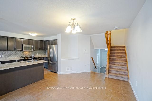 Photo 2 of 233 Bellagio Avenue, Hamilton, Rural Glanbrook — HOMEH