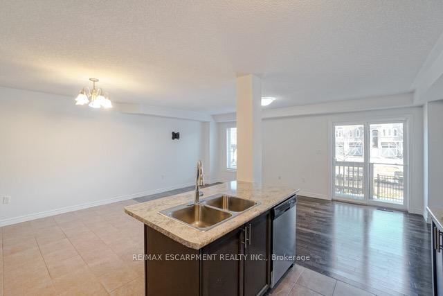 Photo 6 of 233 Bellagio Avenue, Hamilton, Rural Glanbrook — HOMEH