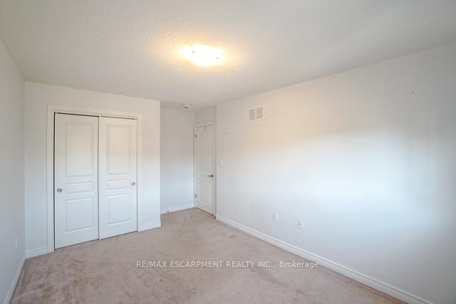 Photo 13 of 233 Bellagio Avenue, Hamilton, Rural Glanbrook — HOMEH