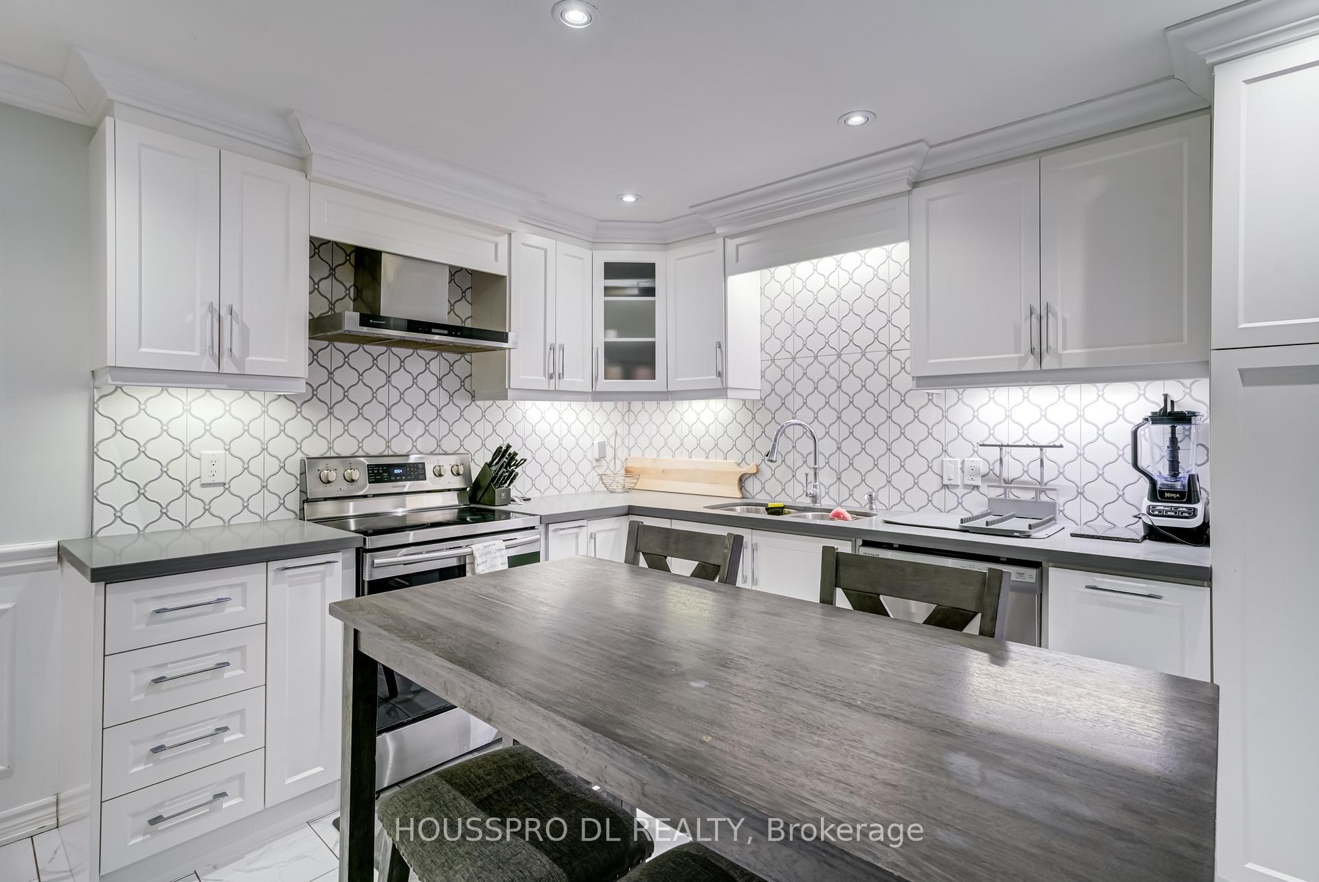 Photo 31 of 42 Quail Feather Crescent, Brampton, Sandringham-Wellington — HOMEH