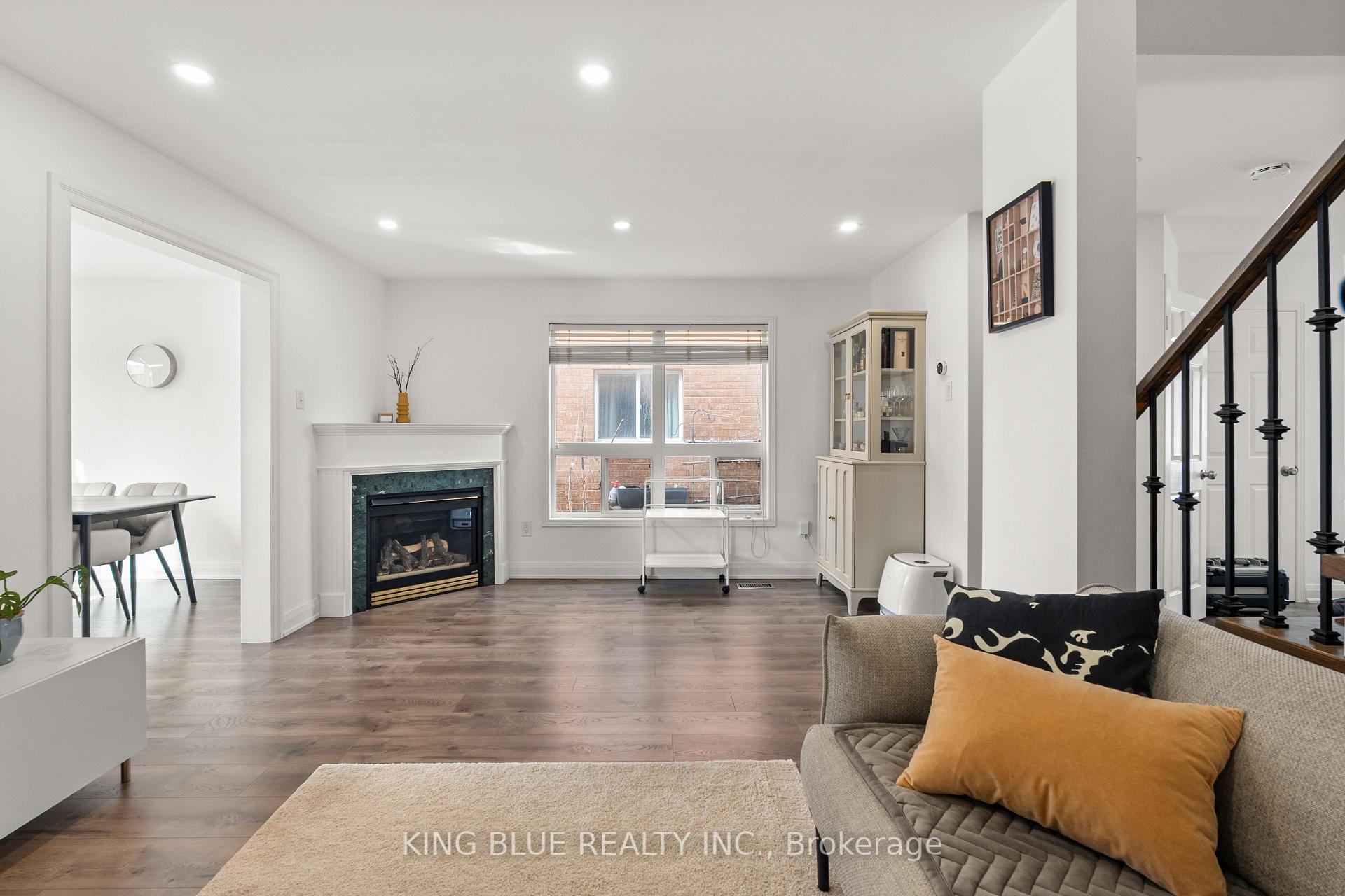 Photo 3 of 82 Harmony Road, Vaughan, Patterson — HOMEH
