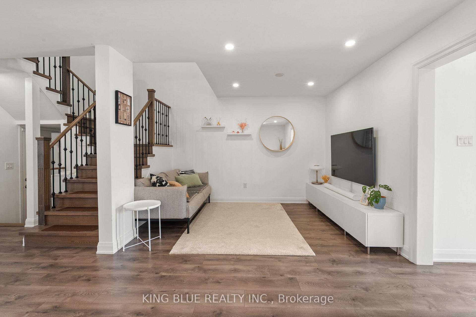 Photo 6 of 82 Harmony Road, Vaughan, Patterson — HOMEH