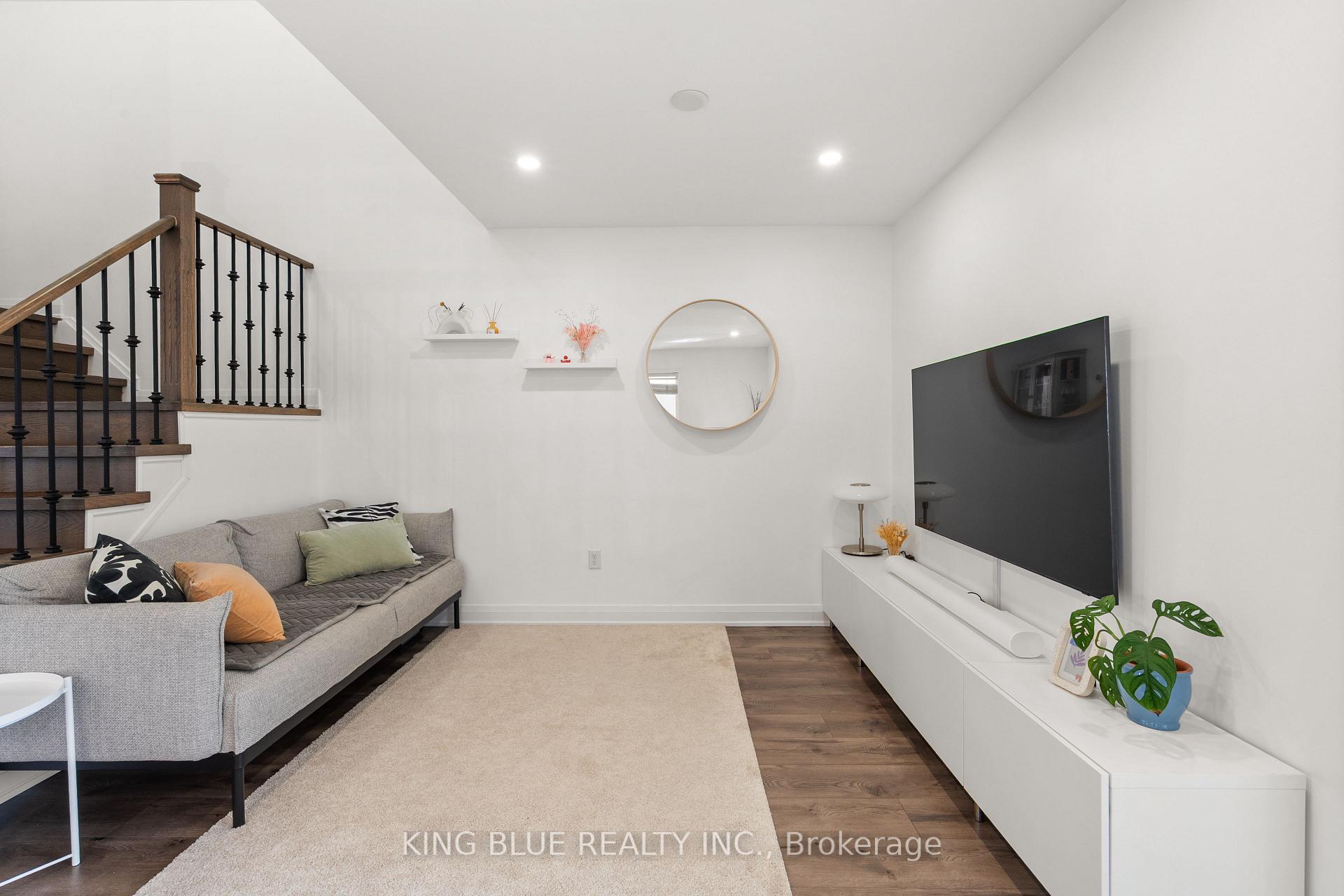Photo 7 of 82 Harmony Road, Vaughan, Patterson — HOMEH