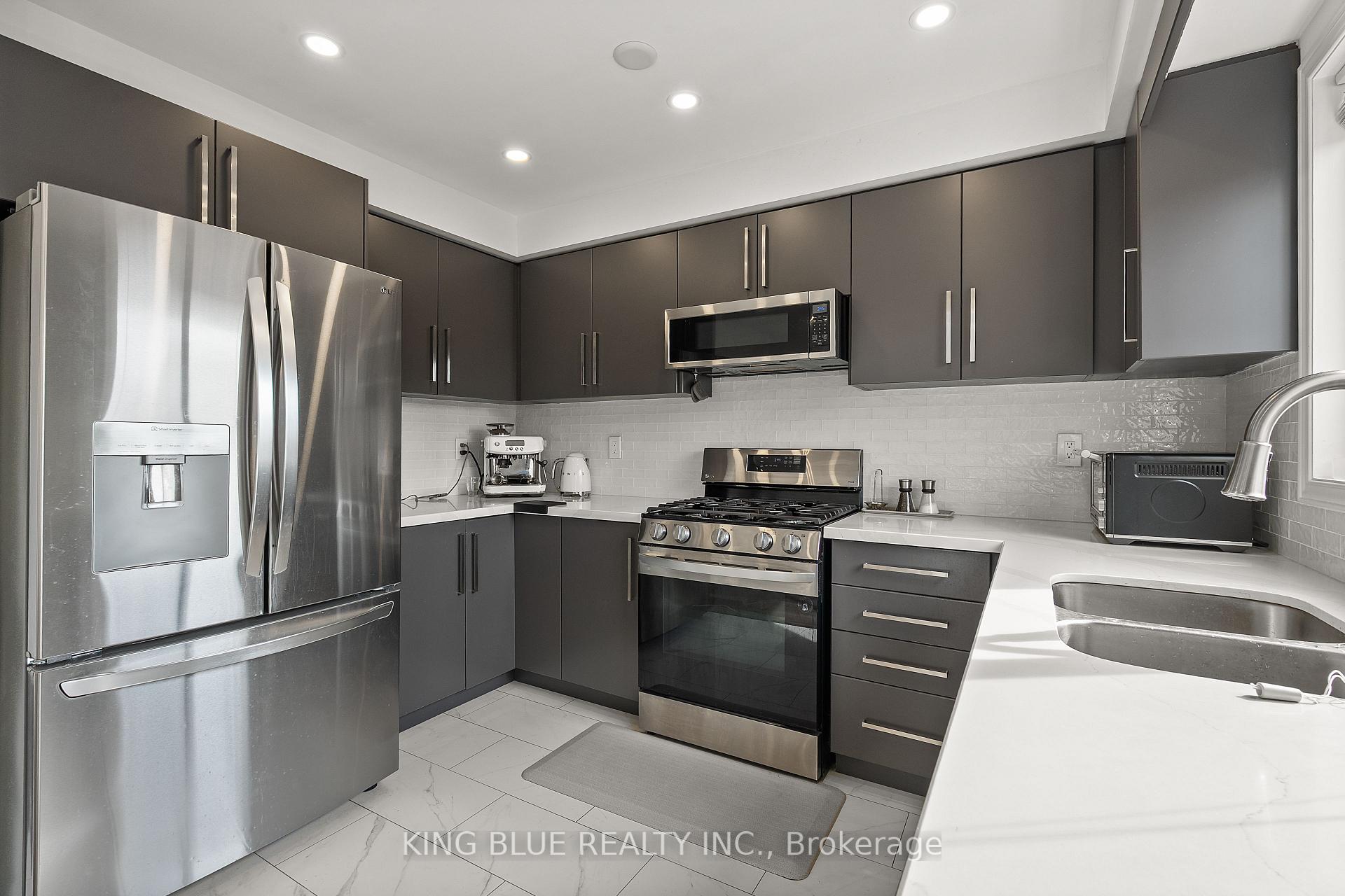 Photo 9 of 82 Harmony Road, Vaughan, Patterson — HOMEH