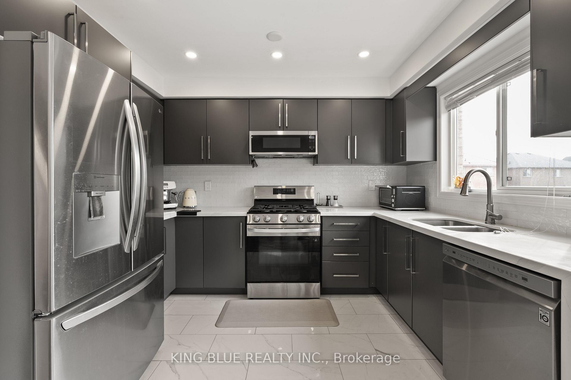 Photo 10 of 82 Harmony Road, Vaughan, Patterson — HOMEH