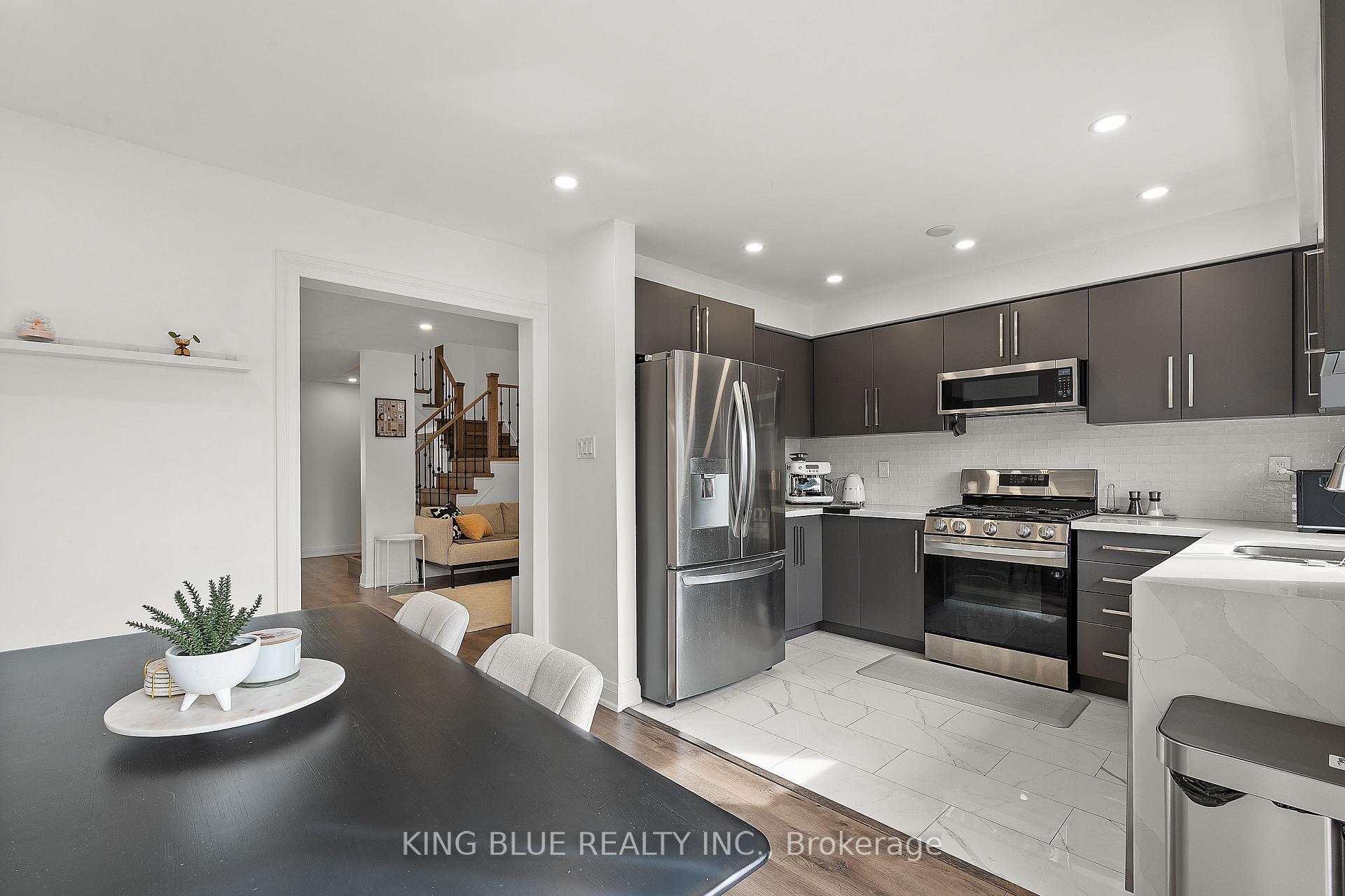 Photo 12 of 82 Harmony Road, Vaughan, Patterson — HOMEH