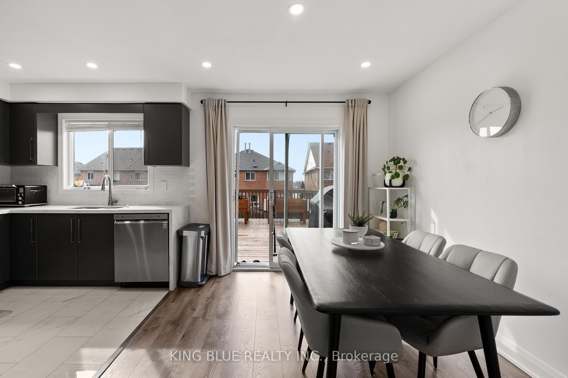 Photo 14 of 82 Harmony Road, Vaughan, Patterson — HOMEH