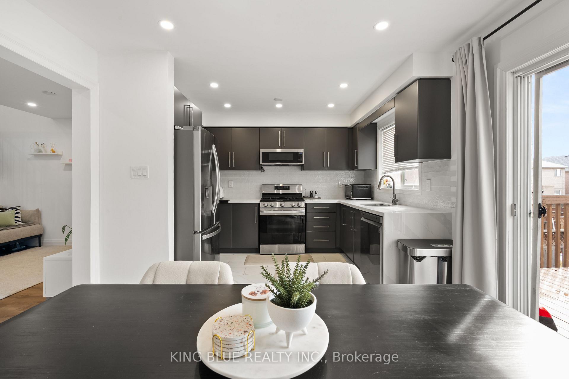 Photo 16 of 82 Harmony Road, Vaughan, Patterson — HOMEH