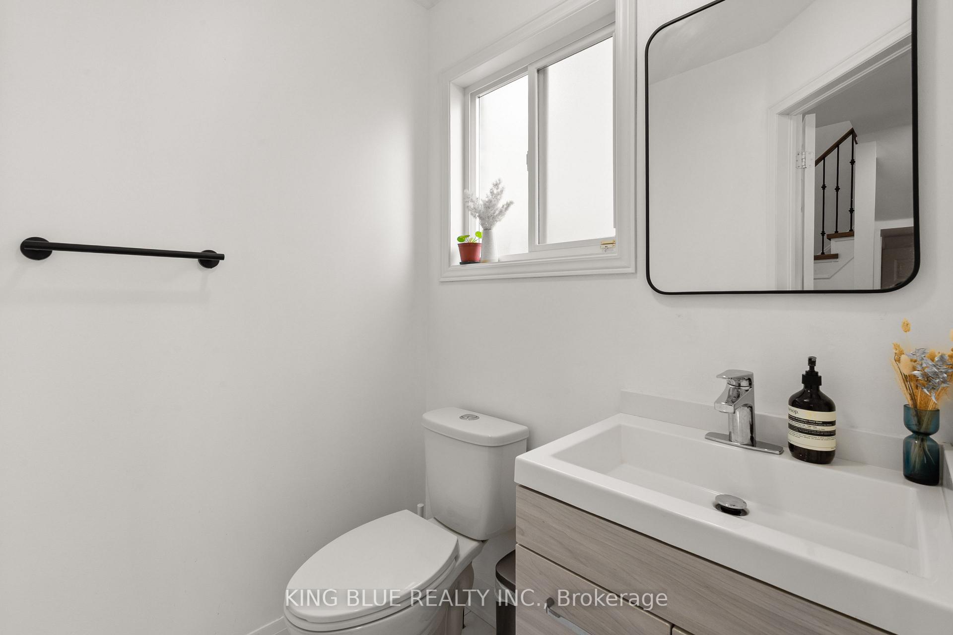 Photo 27 of 82 Harmony Road, Vaughan, Patterson — HOMEH