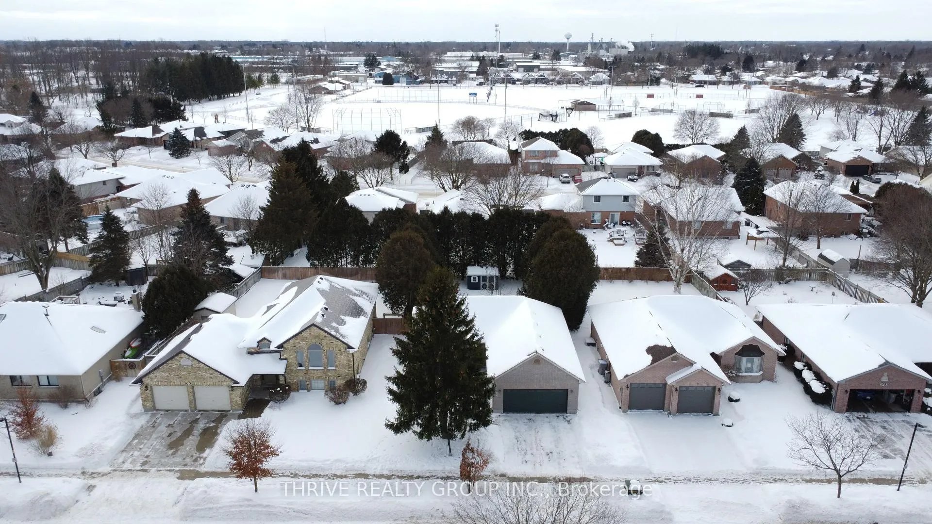 Photo 3 of 114 Parkview Drive, Strathroy-Caradoc, SE — HOMEH
