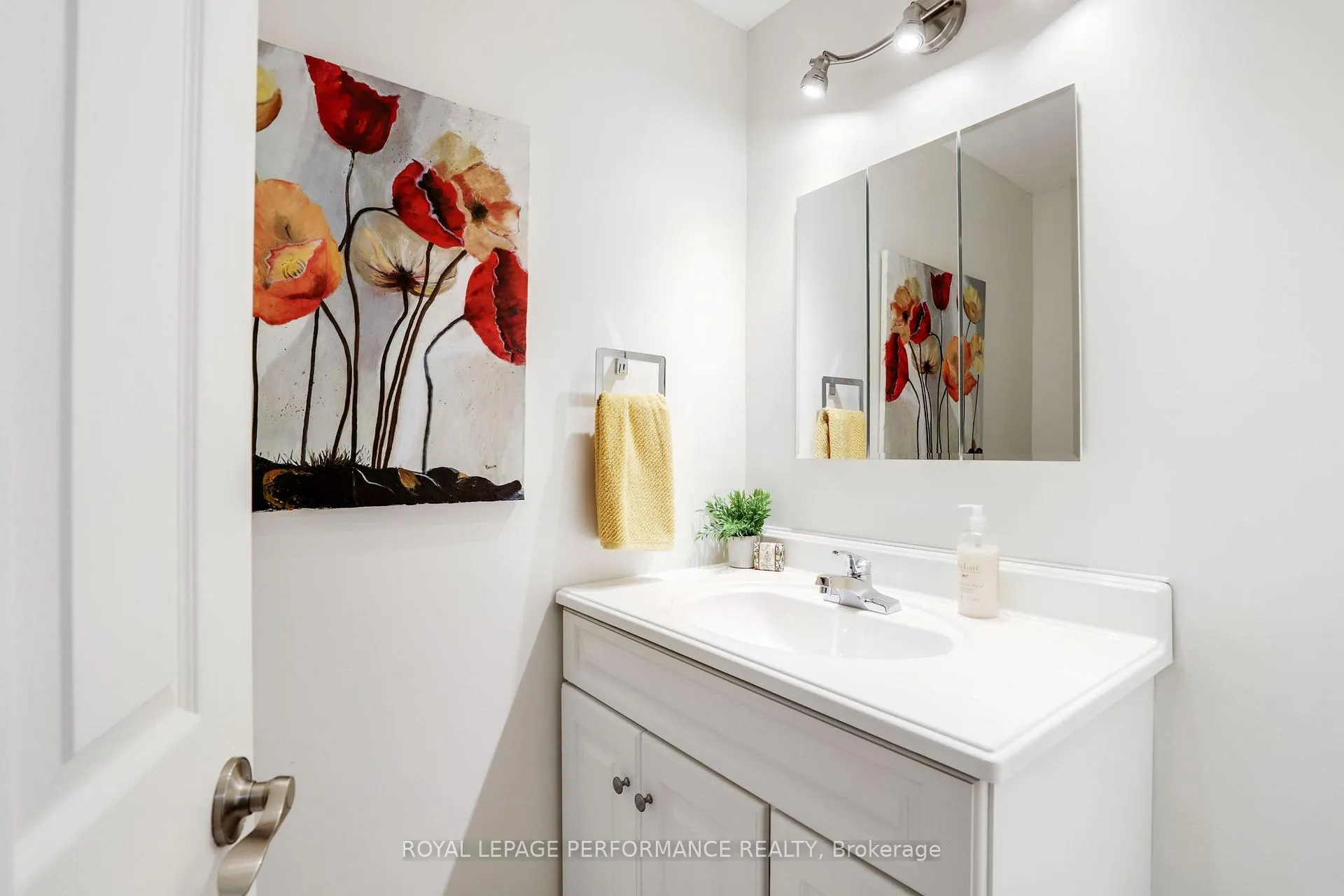 Photo 4 of 81 C Glen Park Drive, Ottawa, Blackburn Hamlet (South) — HOMEH