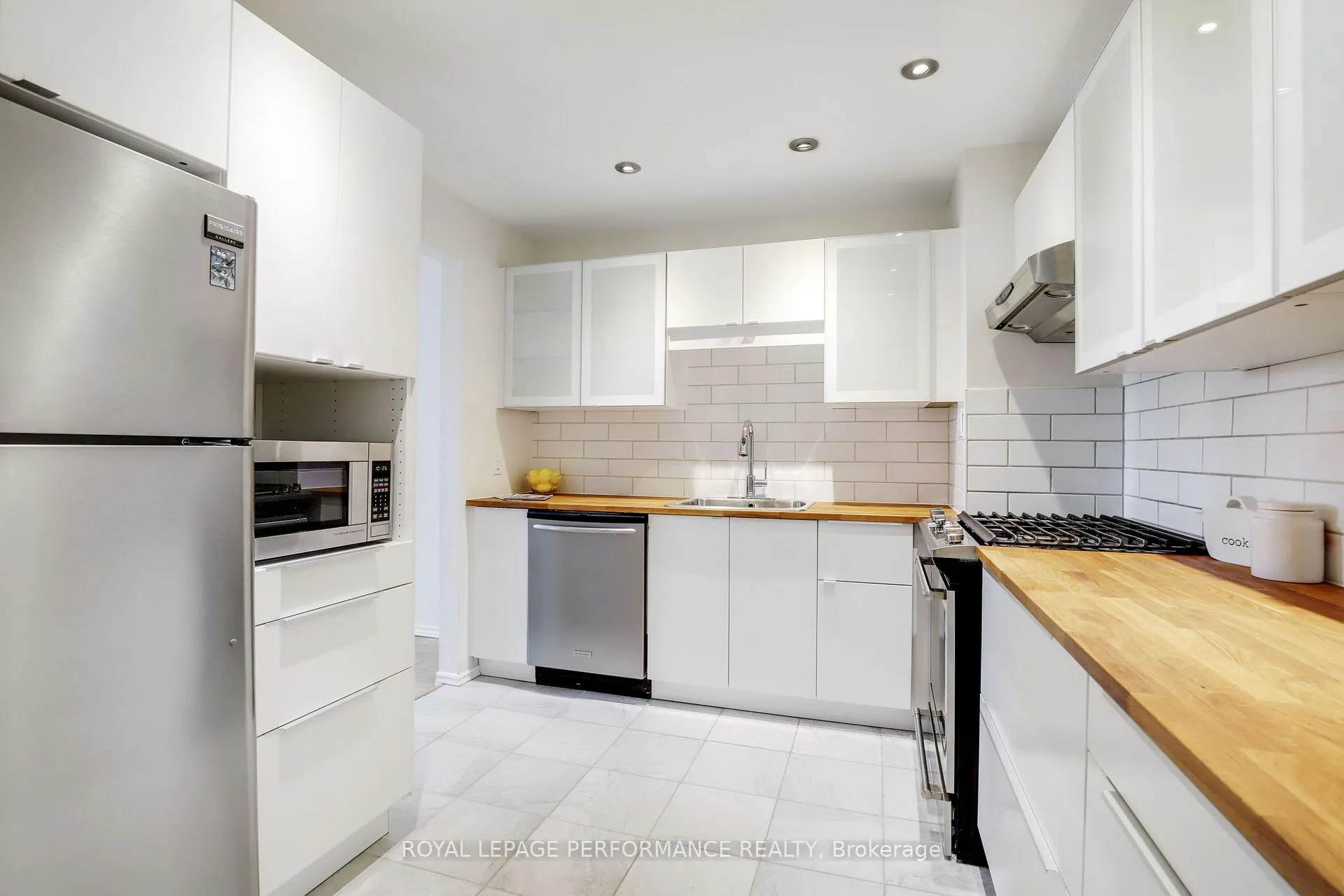 Photo 13 of 81 C Glen Park Drive, Ottawa, Blackburn Hamlet (South) — HOMEH